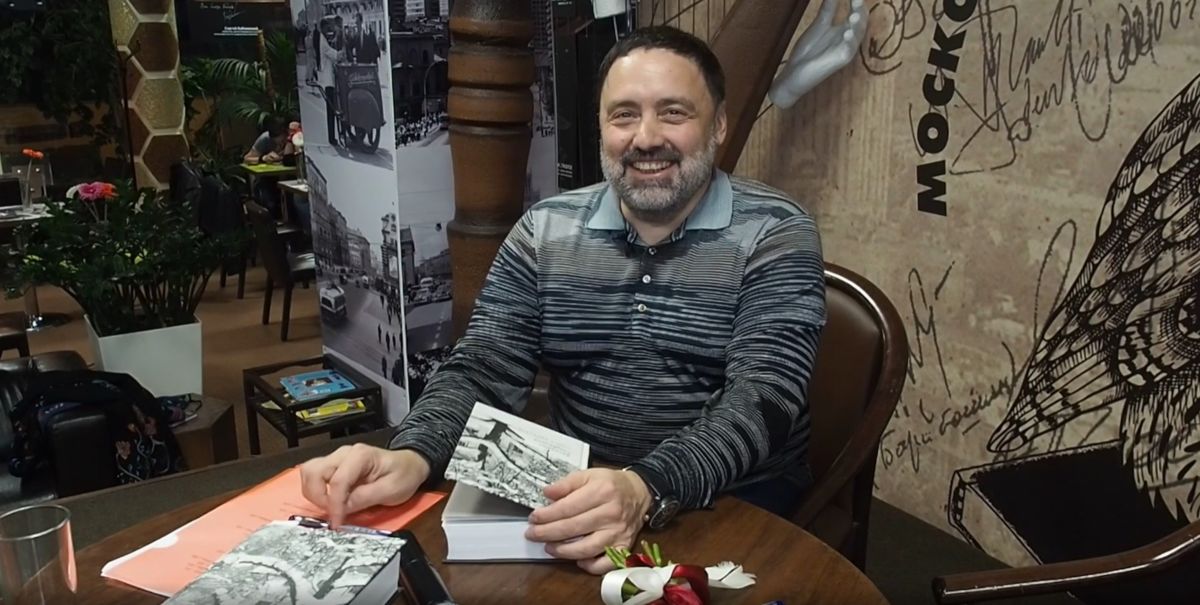 Вениамин Голубицкий представил свою книгу  «Поиск адресата» в Литературном кафе знаменитого Дома книги на Новом Арбате