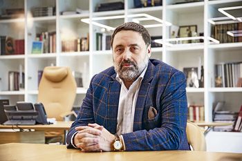 Заказ с неизвестных высот. Самое важное для поэзии – полноценное проживание мгновения